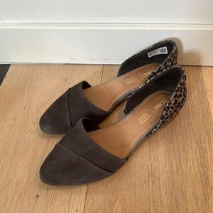 Women’s Toms Jutti Flat Grey Suede w/Leopard Print Size 8